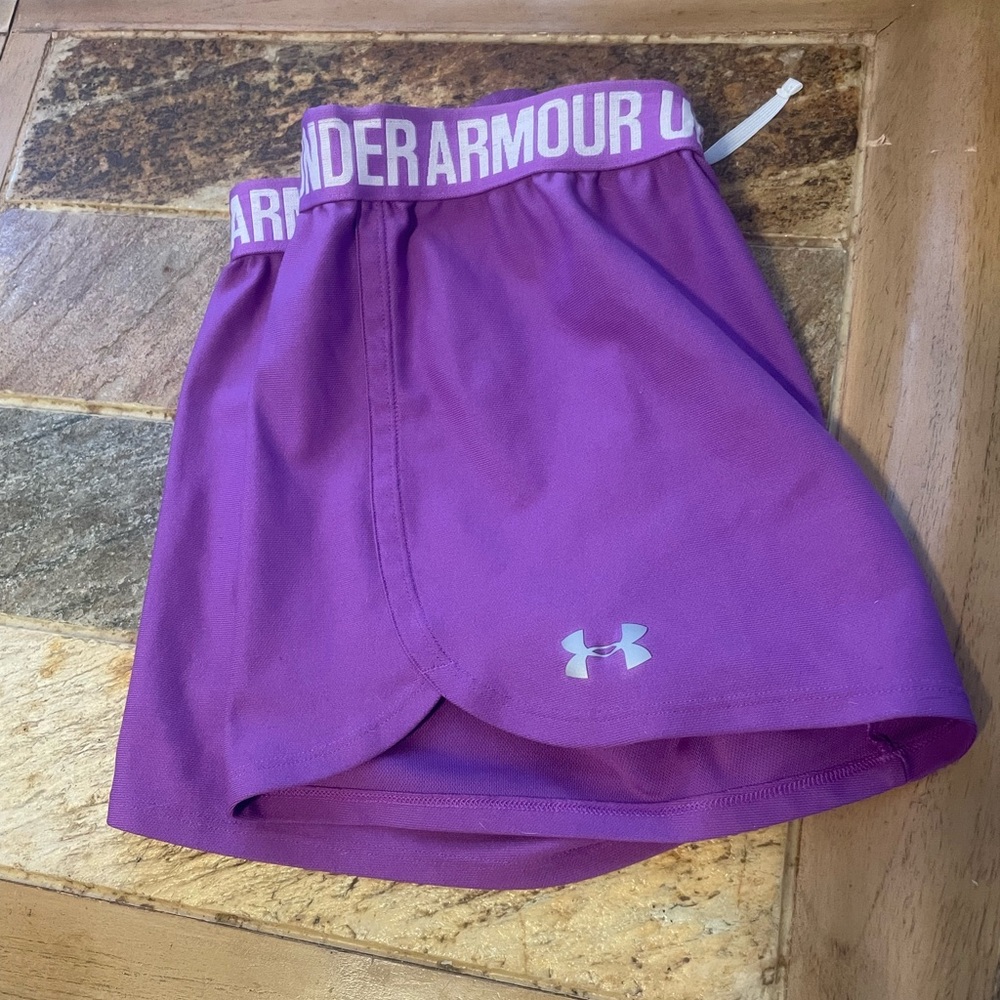 The size tag is gone, I am a size 4. Small-Medium depending on the brand.